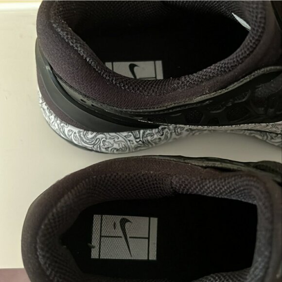 (EUC) Men's Roger Federer Nike Black Zoom Vapor Tennis Shoe (Size 8.5M/40 EUR) - Picture 6 of 7